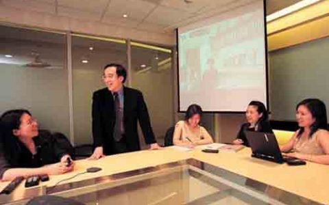 当主管对你说＂今天这么早下班啊?＂