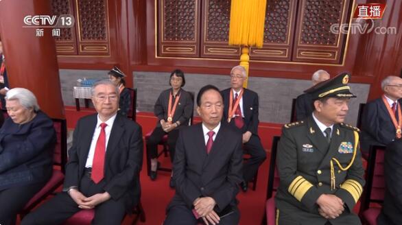 张桂梅登上天安门城楼