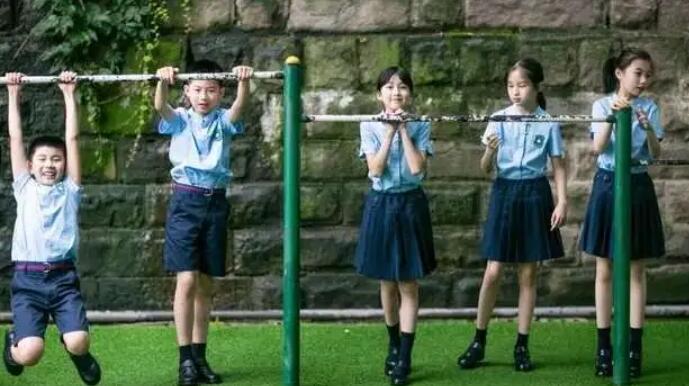 中小学校服变相强买?教育部回应