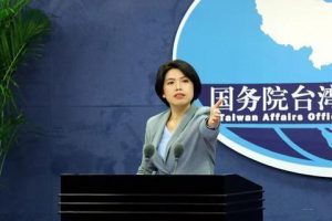 美联邦参议员乘军机抵台将见蔡英文，国台办回应