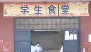 新华社五问学生呕吐腹泻事件