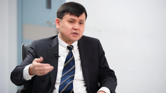 张文宏:新冠没有那么吓人但仗难打