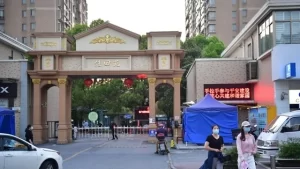 探访上海首批防范区：静止多时的街市动了起来