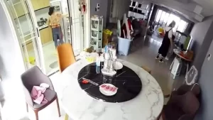 小米回应电视屏幕自动脱落：为罕见案例 正为用户办理极速换货处理