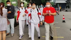 全国高考英语落下帷幕，北京考生：题不难，作文又见李华