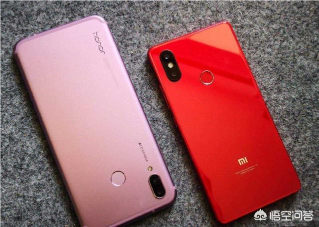 小米与荣耀的手机追逐战，最终谁能获胜？