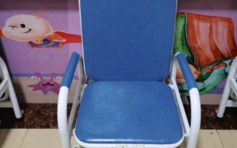 湖南安乡一医院坐椅子收费？医院物业：系扫码陪护床