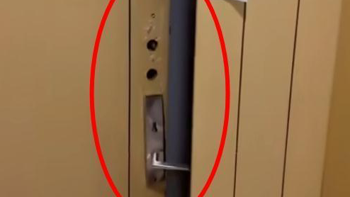 图片：业主隔离时家门锁被拆 官方回应