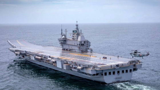 图片：印度第一艘国产航母交付海军