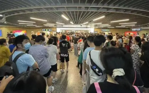 茶颜悦色回应南京新店排队聚集：积极配合公安要求