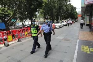 深圳民警踩踏嫌疑人更应思考背后原因