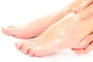 脚爱出汗脚臭该怎么办 去除脚臭的小偏方