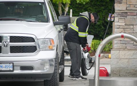 国际能源署预测明年石油日均过剩超400万桶