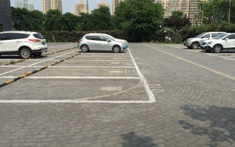 多地宣布下调停车费，延长免费时段方便短时停放