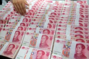 利率一再降，“存款搬家”搬去哪？专家解析