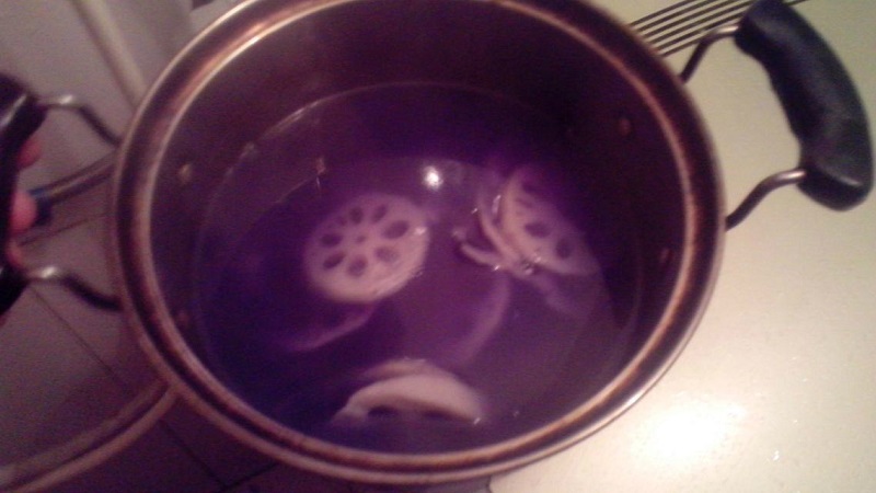 藕煮的汤为什么是紫的颜色