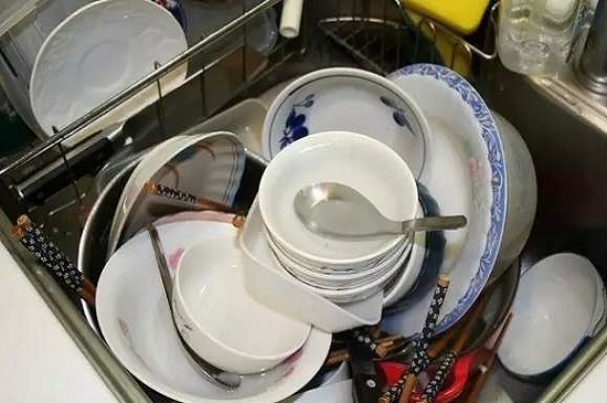 盘子上的油脂怎么去除