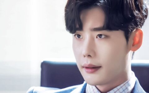 李钟硕什么时候退伍