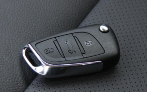一键启动的车钥匙没电了怎么启动