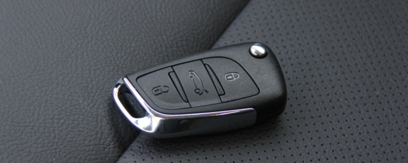 一键启动的车钥匙没电了怎么启动