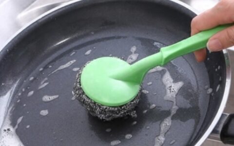 给别人刷锅是什么意思