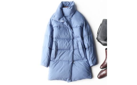 雾霾蓝羽绒服怎么搭配