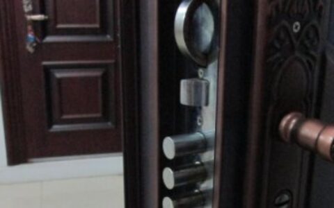 防盗门和墙有缝隙怎么处理