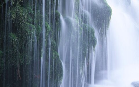 什么山流水这个成语