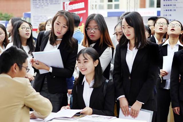 未来女生“最吃香”的3个专业，前景好薪资高，尤其最后一个