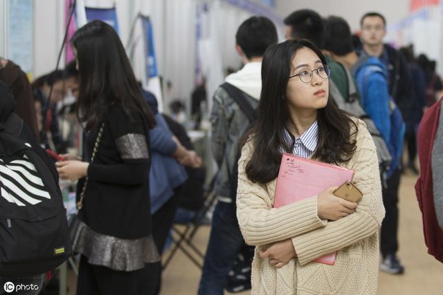 未来女生“最吃香”的3个专业，前景好薪资高，尤其最后一个