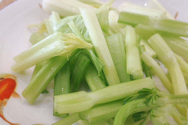 什么是药芹？药芹是芹菜吗